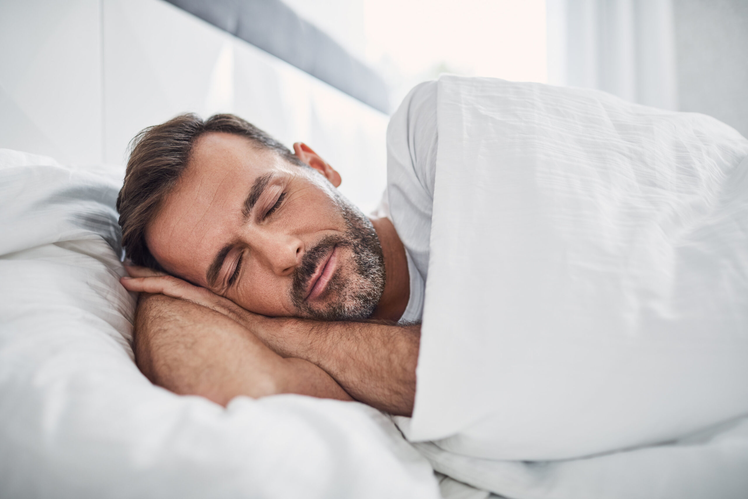 Comment dormir après une greffe de cheveux ?